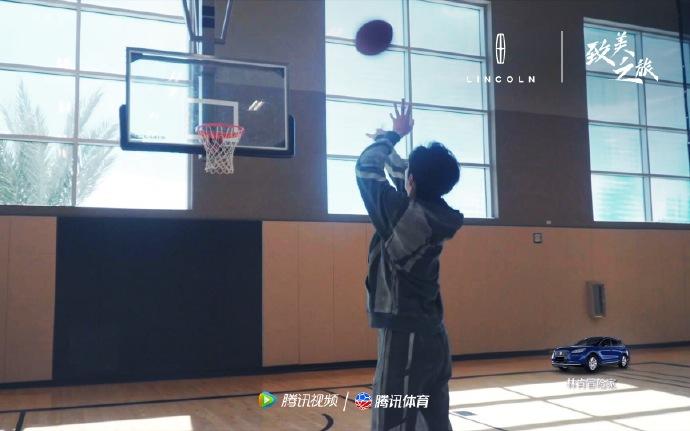 的背景下